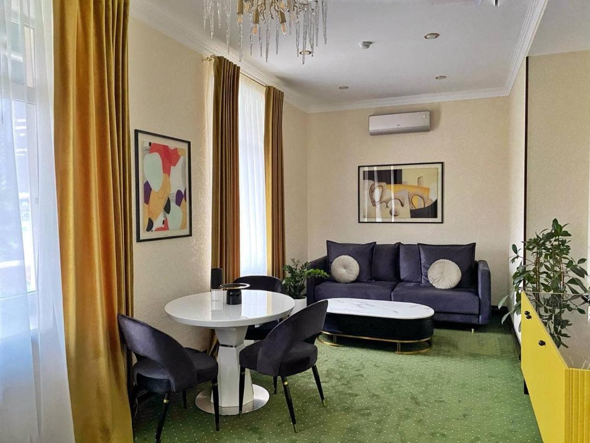Arcadia Plaza Hotel Odessa Extérieur photo