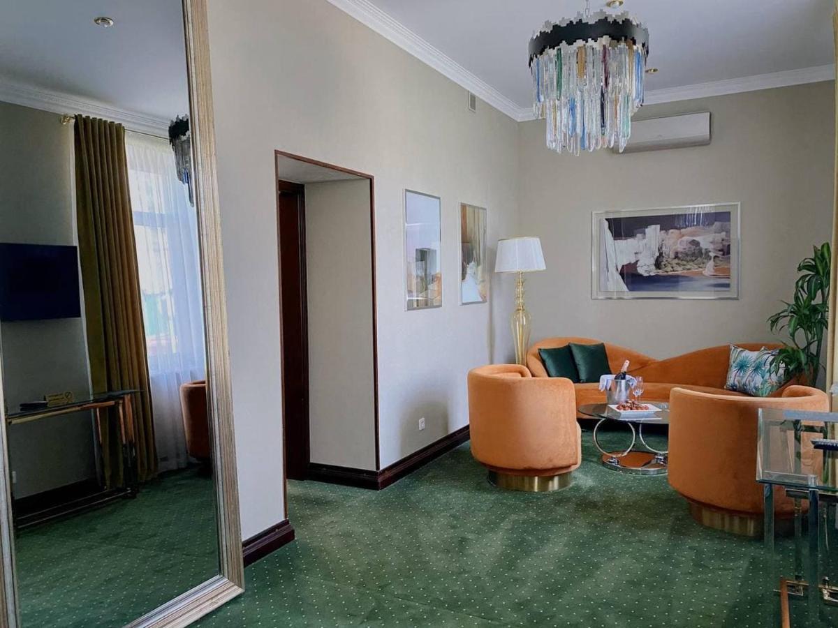 Arcadia Plaza Hotel Odessa Extérieur photo