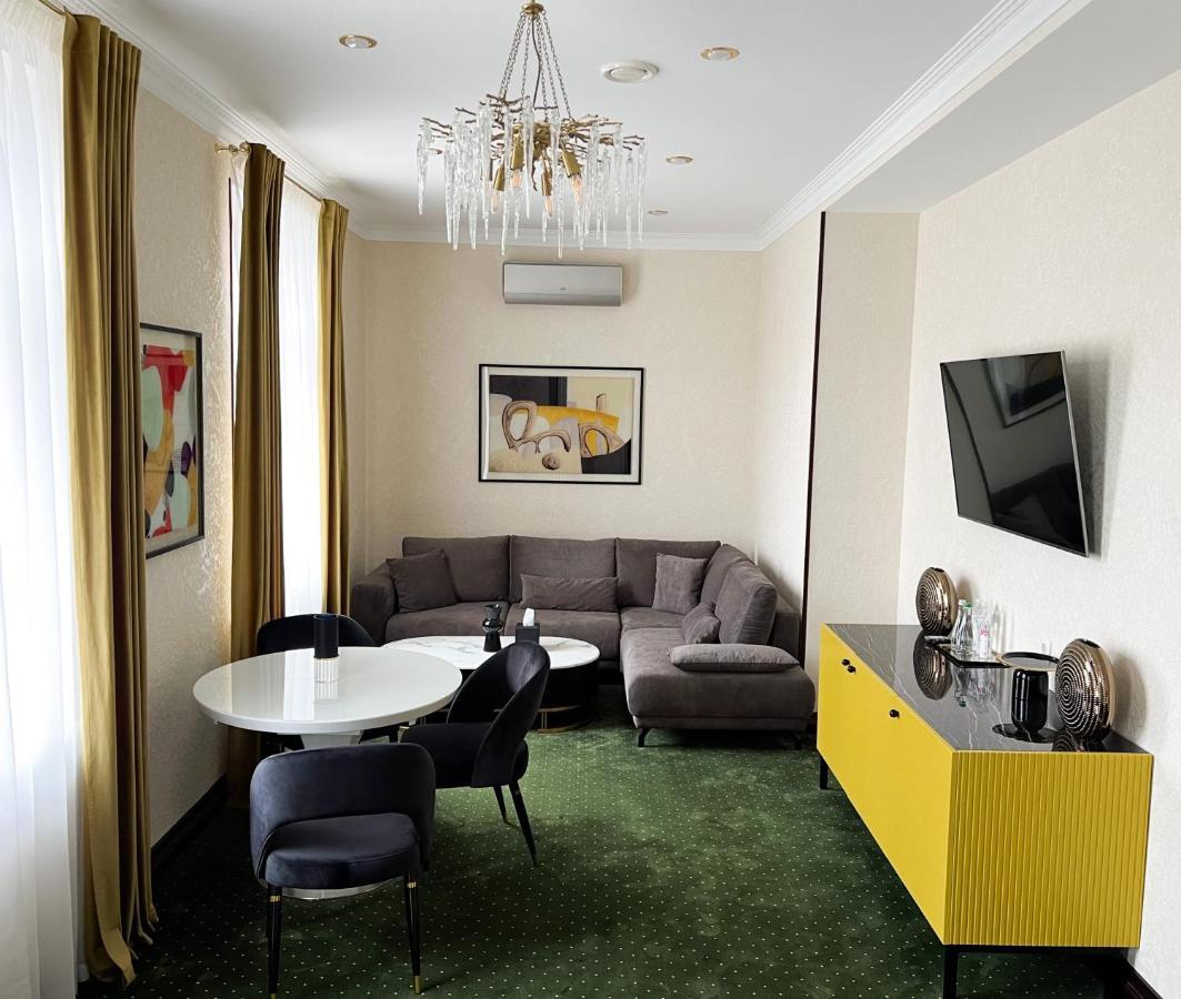 Arcadia Plaza Hotel Odessa Extérieur photo